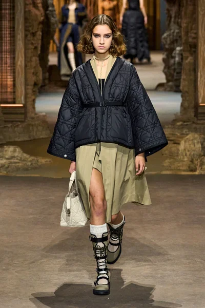 Look 37